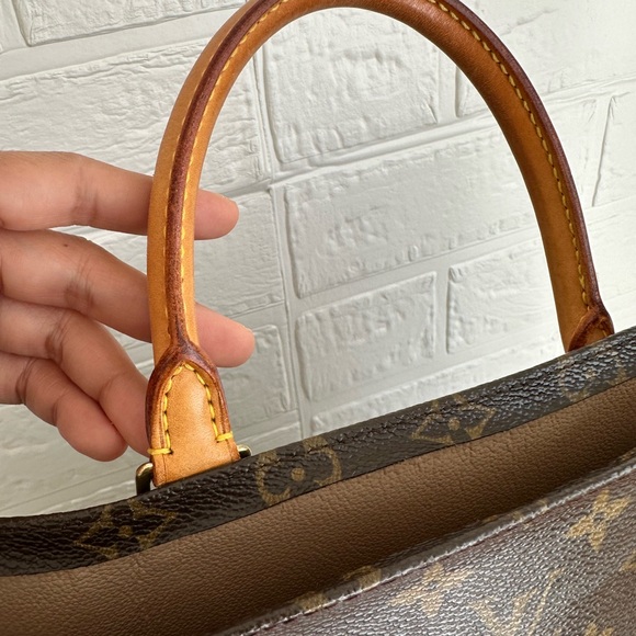 ❤️‍🔥Authentic LV sac plat in GM size❤️‍🔥 - Picture 9 of 17